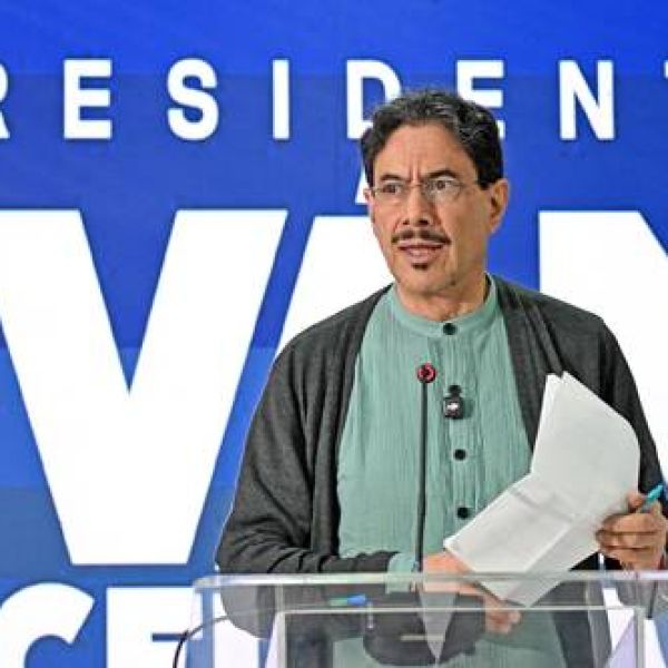 Iván Cepeda reconoce su derrota y el triunfo de la derecha con Abelardo de la Espriella en Colombia