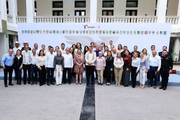 Recibe Américo cartera de proyectos 2026 y exhorta a munícipes a ejercer recursos con honestidad