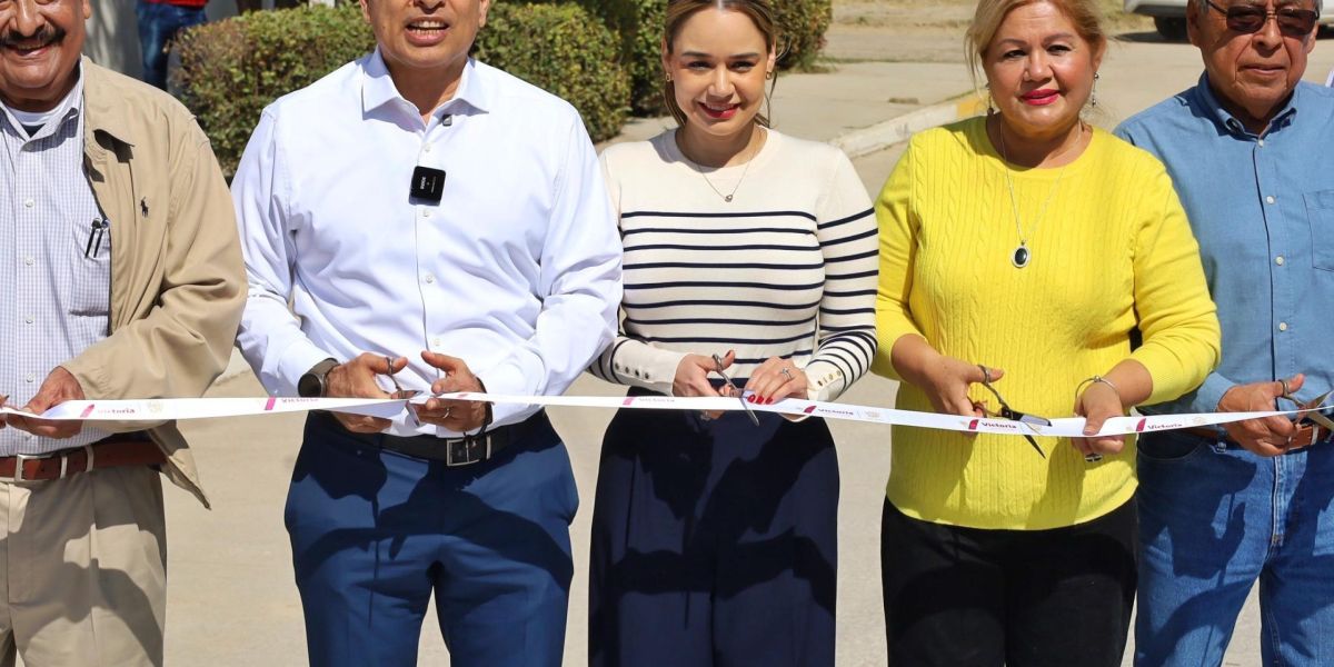 Agradecen vecinos obra pública en colonia del Maestro.