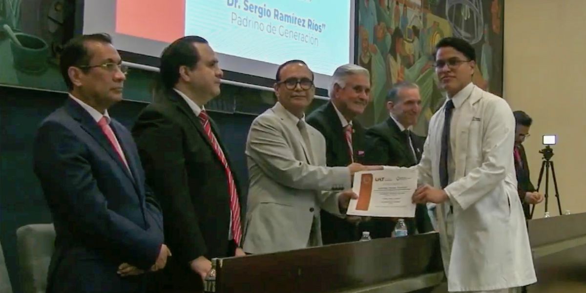 Entrega la UAT nueva generación de egresados de la Facultad de Medicina Tampico