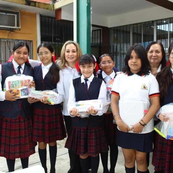 Entrega Familia UAT útiles escolares a niñez vulnerable con la colecta “Impulsando Corazones”