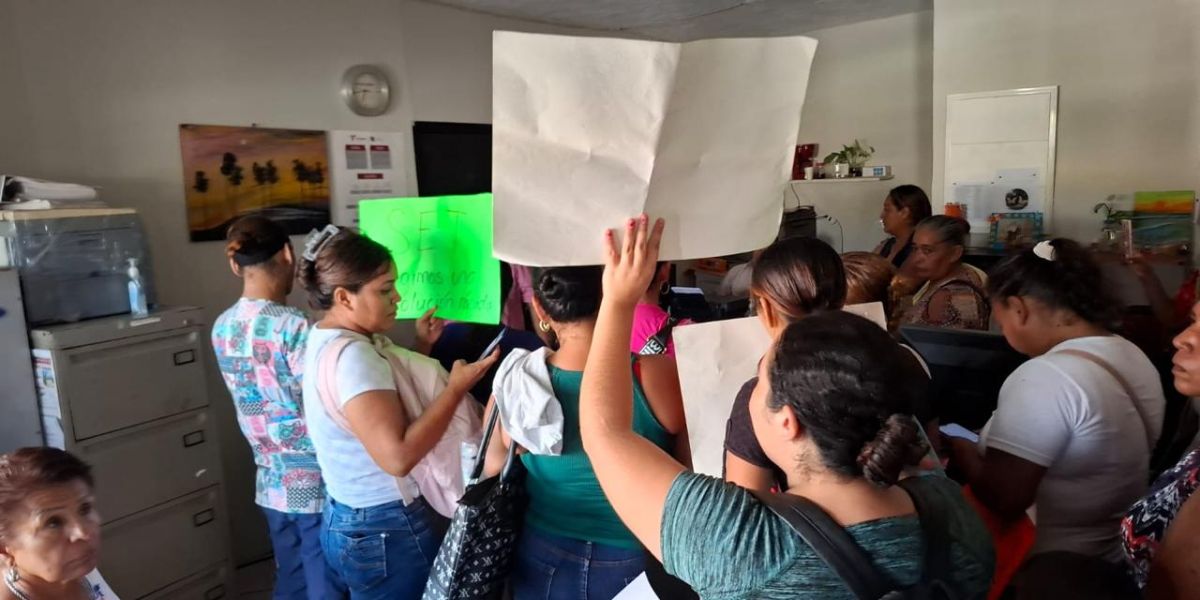 Otra vez le organizan protesta al CREDE