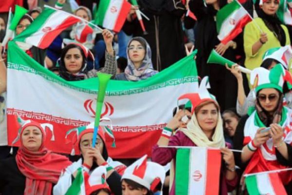 Prohíbe Irán la entrada de mujeres a estadio de fútbol