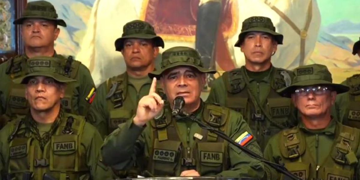 Vamos a derrotar el golpe de Estado: Cúpula de Ejército apoya a Maduro