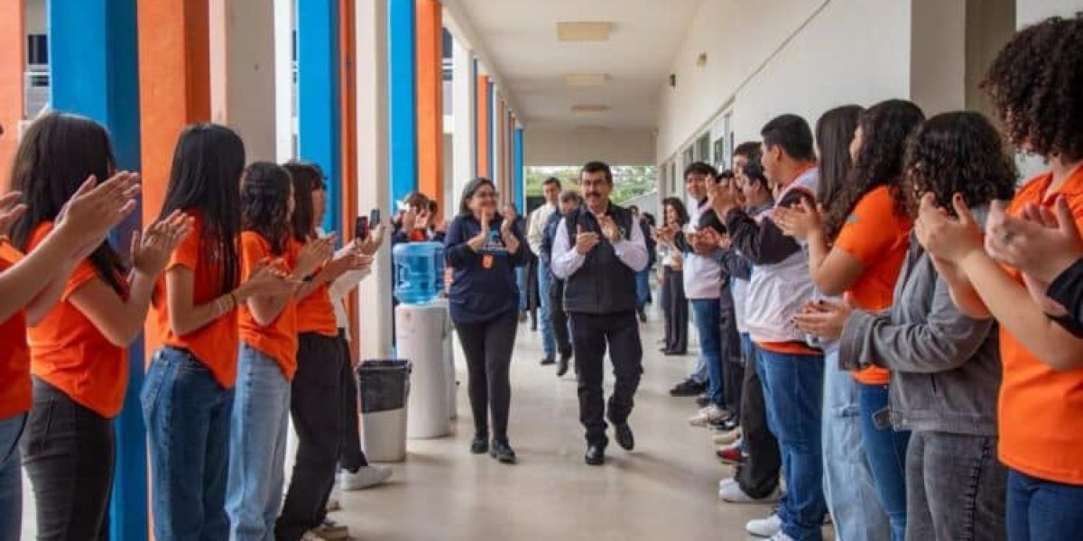 Dámaso Anaya da mensaje de bienvenida al ciclo escolar de la UAT Primavera 2024