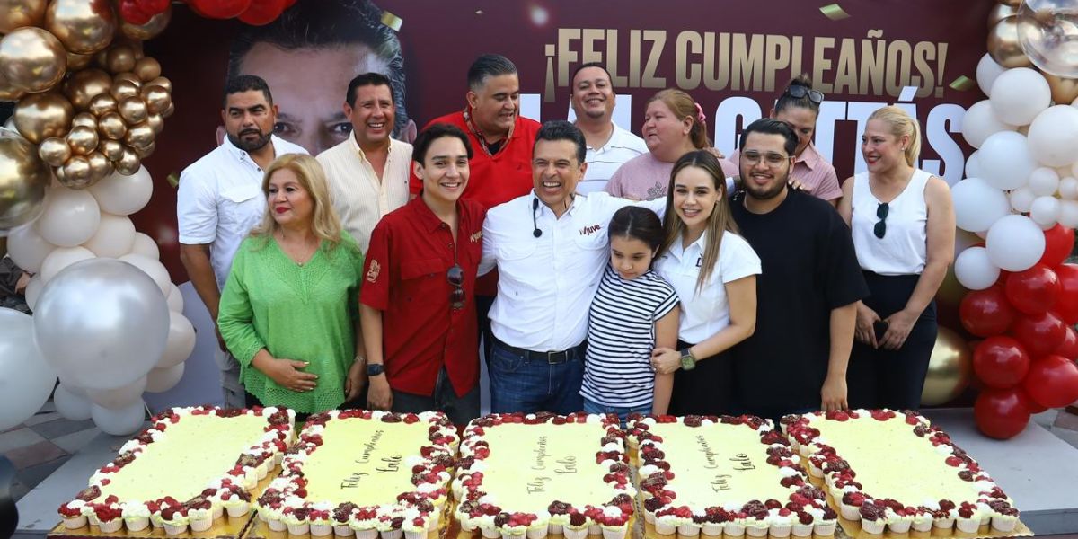 Festejan vecinos de la Ampliación Echeverría a Lalo en su cumpleaños