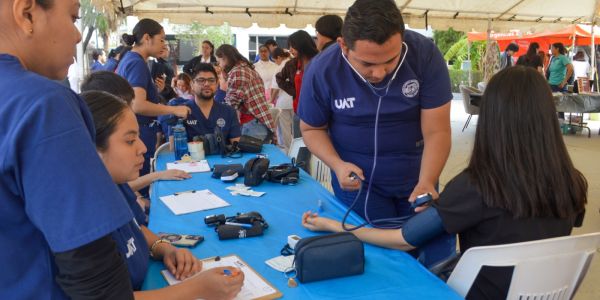 Colabora la UAT con el Sector Salud en jornadas de vacunación