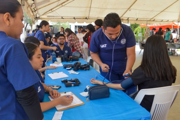 Colabora la UAT con el Sector Salud en jornadas de vacunación