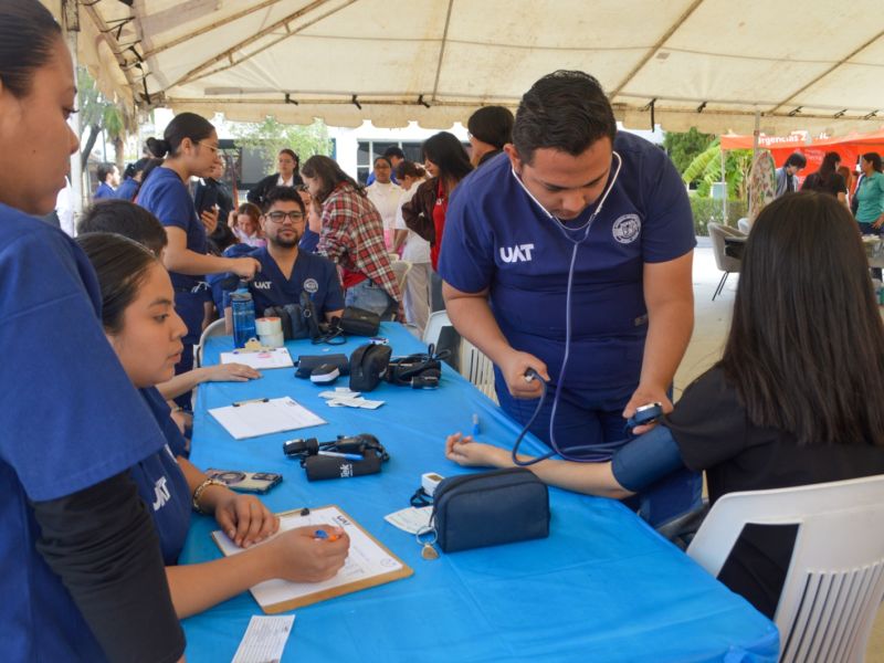 Colabora la UAT con el Sector Salud en jornadas de vacunación