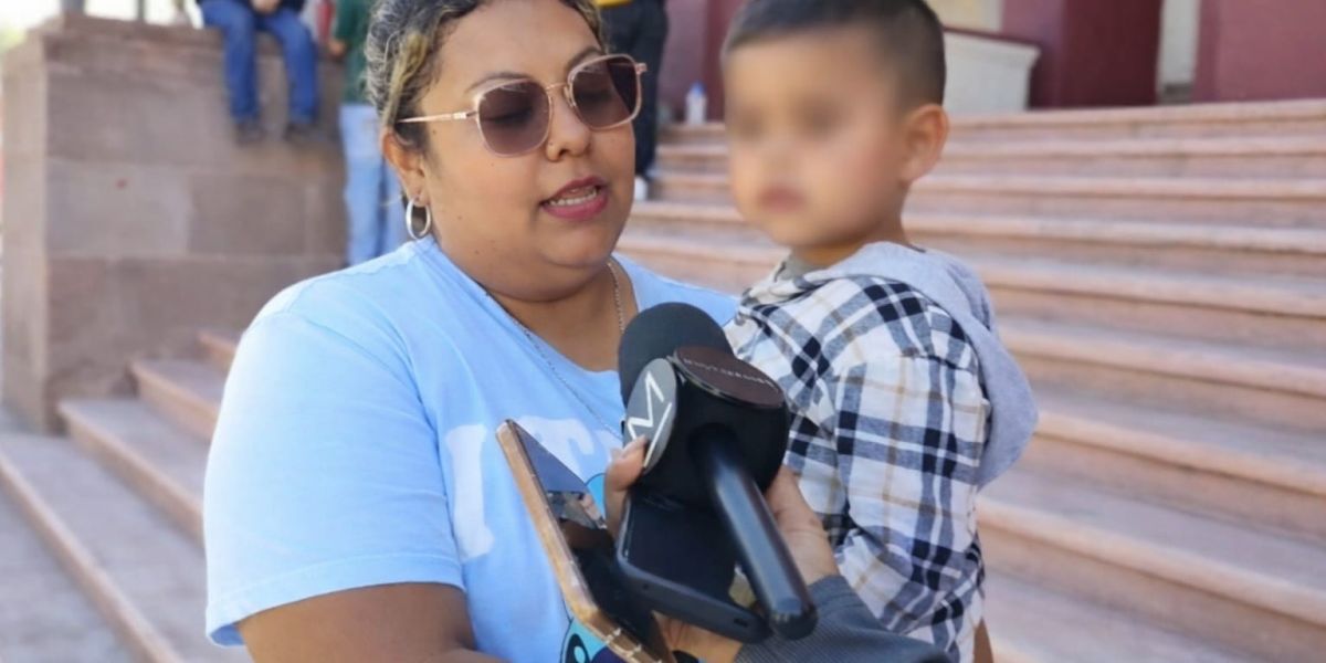 Madre pide apoyo para que su hijo escuche su voz por primera vez