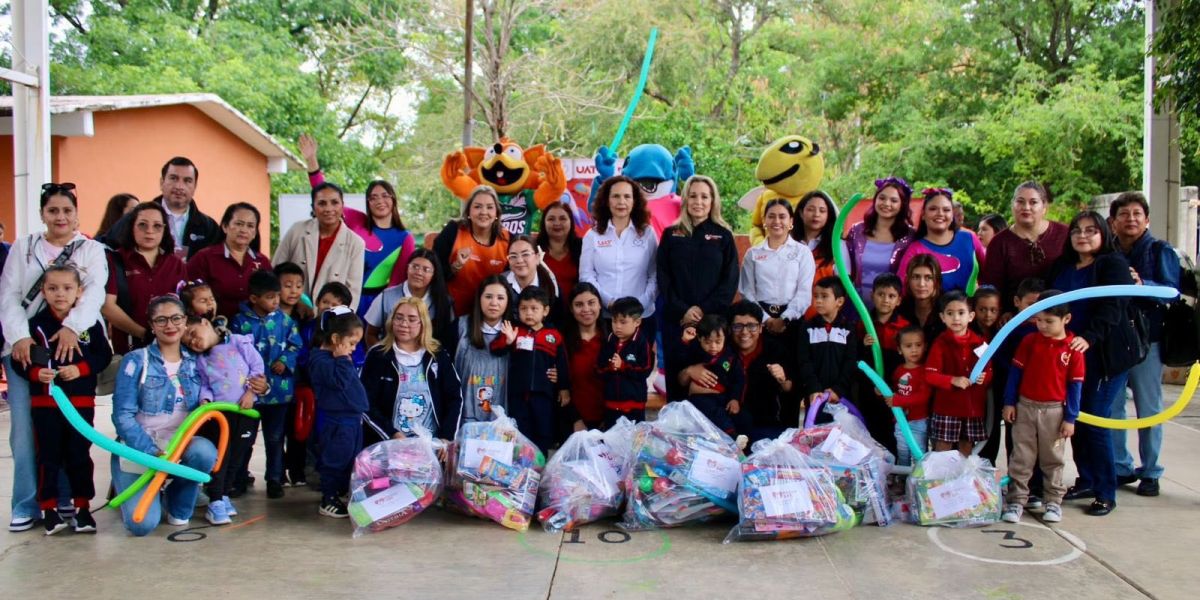 Entrega UAT juguetes a niñas y niños con la jornada “Alegrando Corazones”