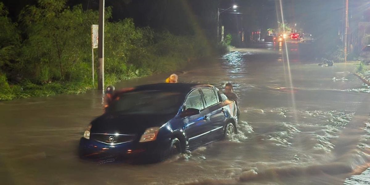 Tormentas convierten calles de Victoria en trampas mortales, autos arrastrados y caos vial por intensas lluvias