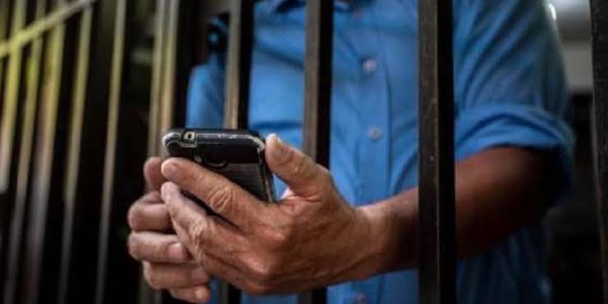 Congreso alista medidas más estrictas para evitar celulares en los penales