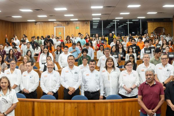 Reconoce la UAT excelencia académica con la entrega de más de 600 becas y estímulos educativos