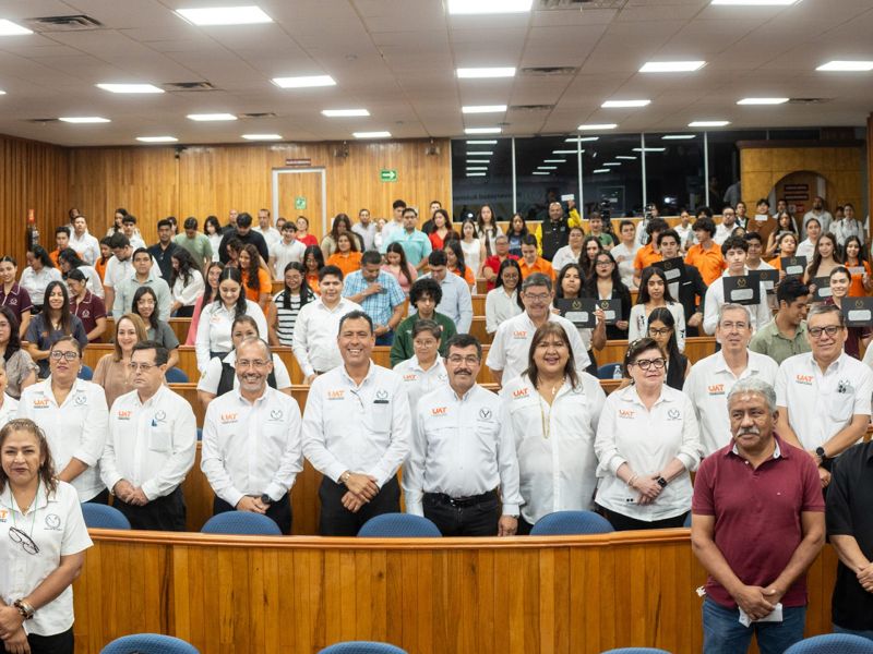 Reconoce la UAT excelencia académica con la entrega de más de 600 becas y estímulos educativos