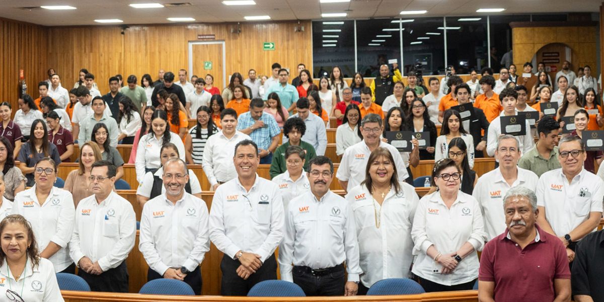 Reconoce la UAT excelencia académica con la entrega de más de 600 becas y estímulos educativos