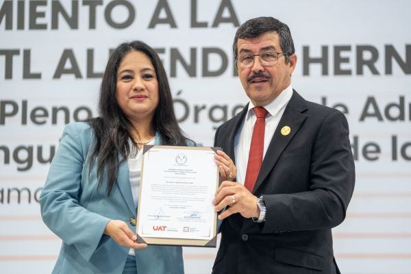 Reconoce UAT trayectoria judicial de su distinguida egresada Xóchitl Almendra Hernández Torres