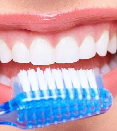 Estas consecuencias traerías si no te cepillas los dientes en la noche