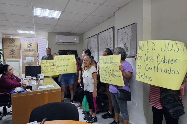 Protestan por cobros en certificados médicos de la Jurisdicción Sanitaria No. 1