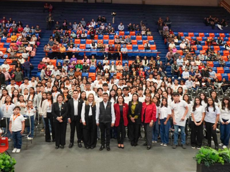 Entrega la UAT reconocimientos a estudiantes del CeINA