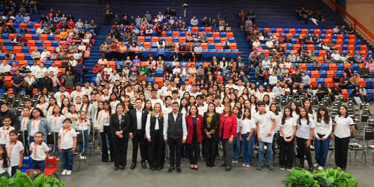 Entrega la UAT reconocimientos a estudiantes del CeINA