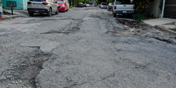 Vecinos de Mezquites y Naciones Unidas piden bacheo en su sector