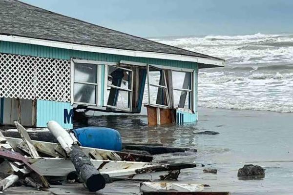 Piden demoler construcciones irregulares en Playa Bagdad