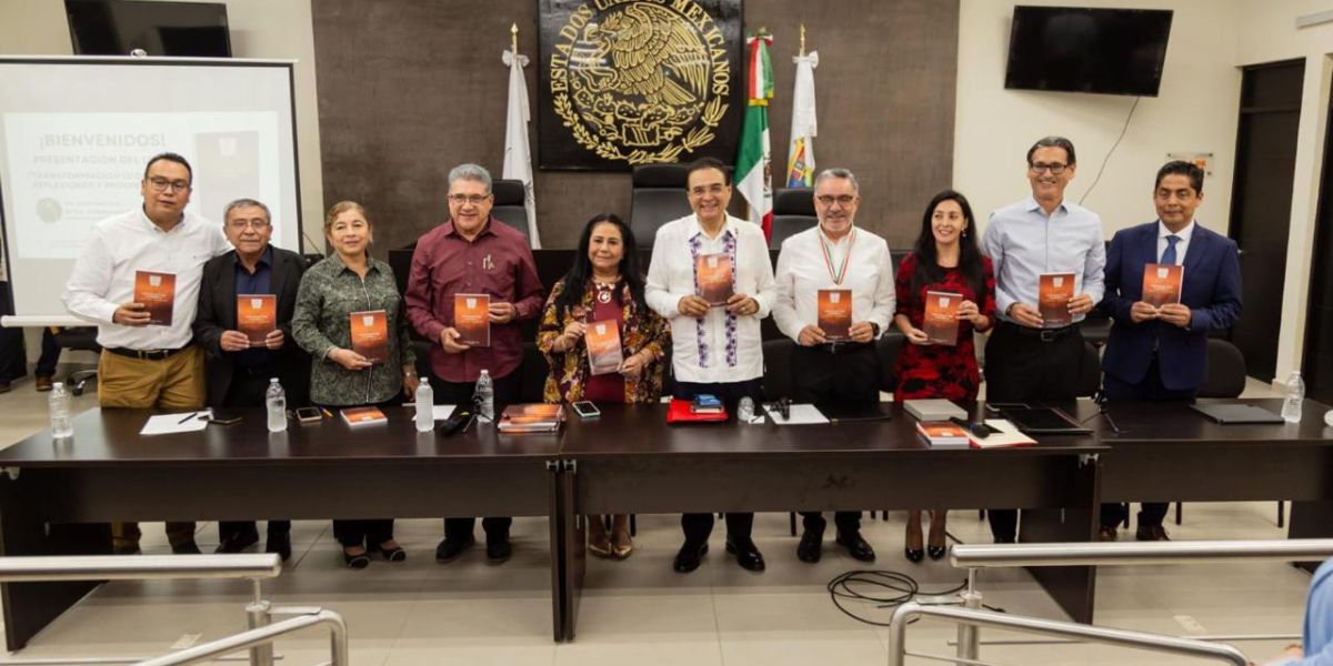 Acude alcalde Armando Martínez a presentación del libro Transformación Económica