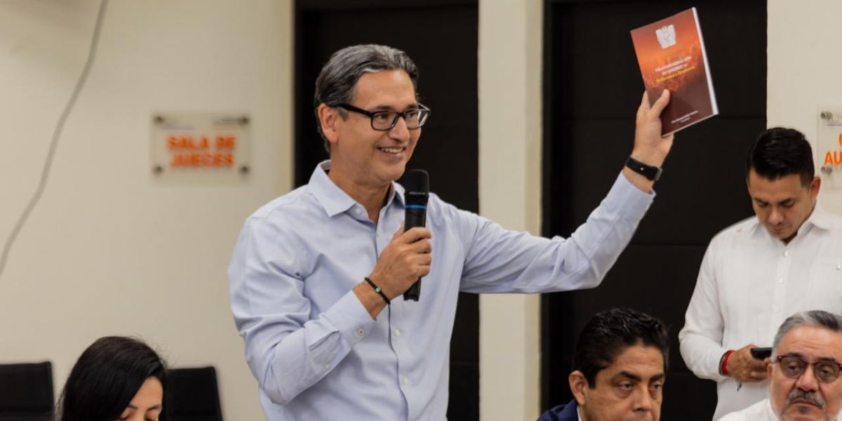 Erasmo González participa en la presentación del libro “Transformación Económica”