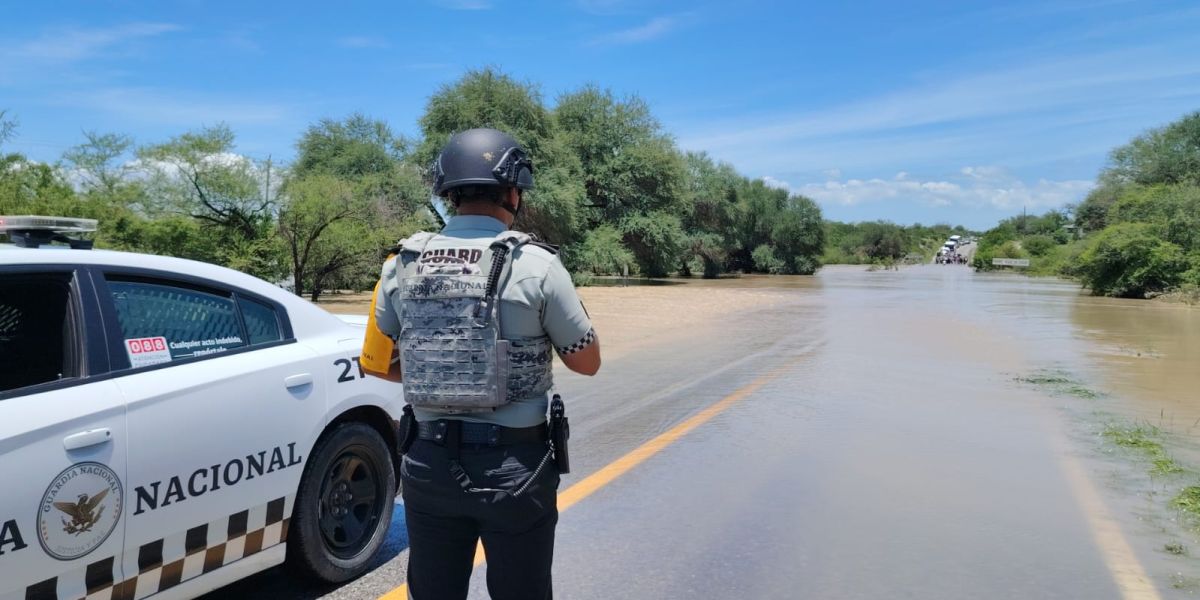Permanece cerrada la carretera Victoria–Soto la Marina por desbordamiento en Villa de Casas