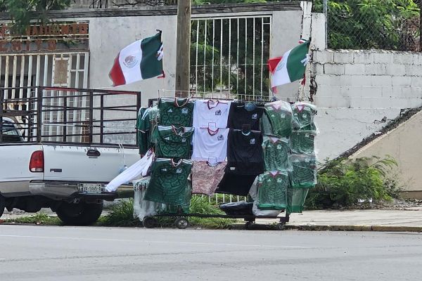 Fiebre mundialista eleva 100% ventas de playeras del Tri