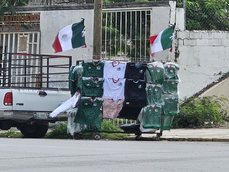 Fiebre mundialista eleva 100% ventas de playeras del Tri