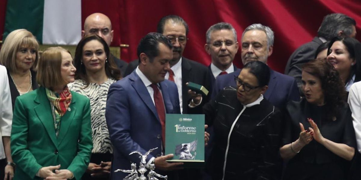 Titular de SEGOB entrega 1er. Informe de Gobierno escrito al Congreso