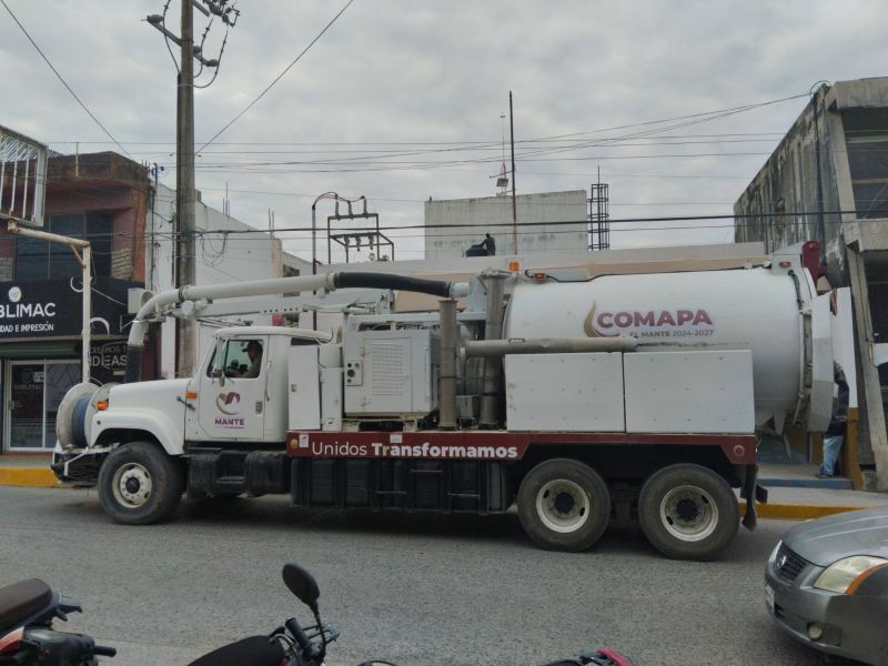 Preocupa reparto de agua en camión de desazolve en El Mante