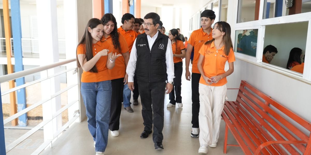 Constató rector logros y avances académicos de la Prepa 3 UAT