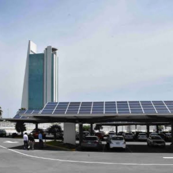 Denuncian posible corrupción en parque fotovoltaico del parque bicentenario
