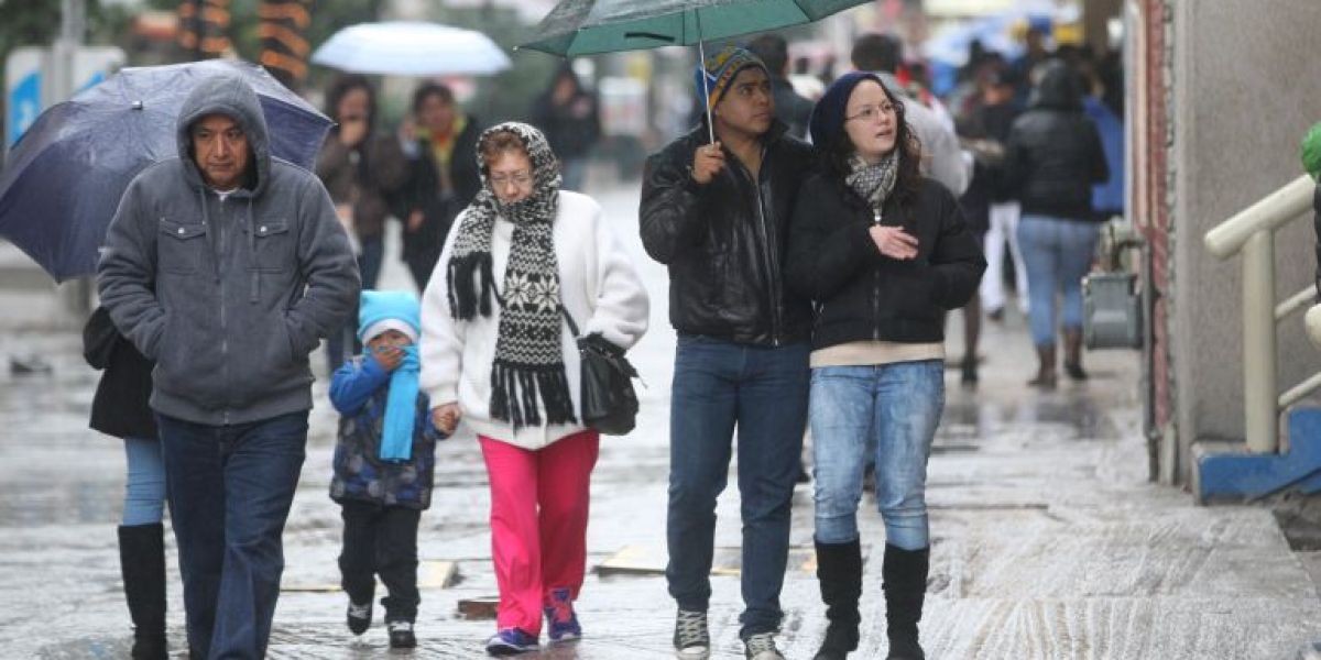 Frente frío 20 provoca lluvias y bajas temperaturas en gran parte del país