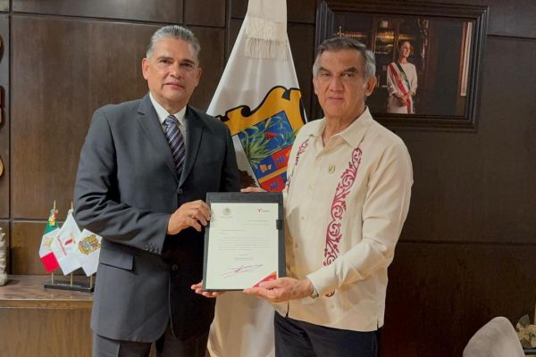 Entrega gobernador nombramiento a nuevo secretario de Seguridad de Tamaulipas