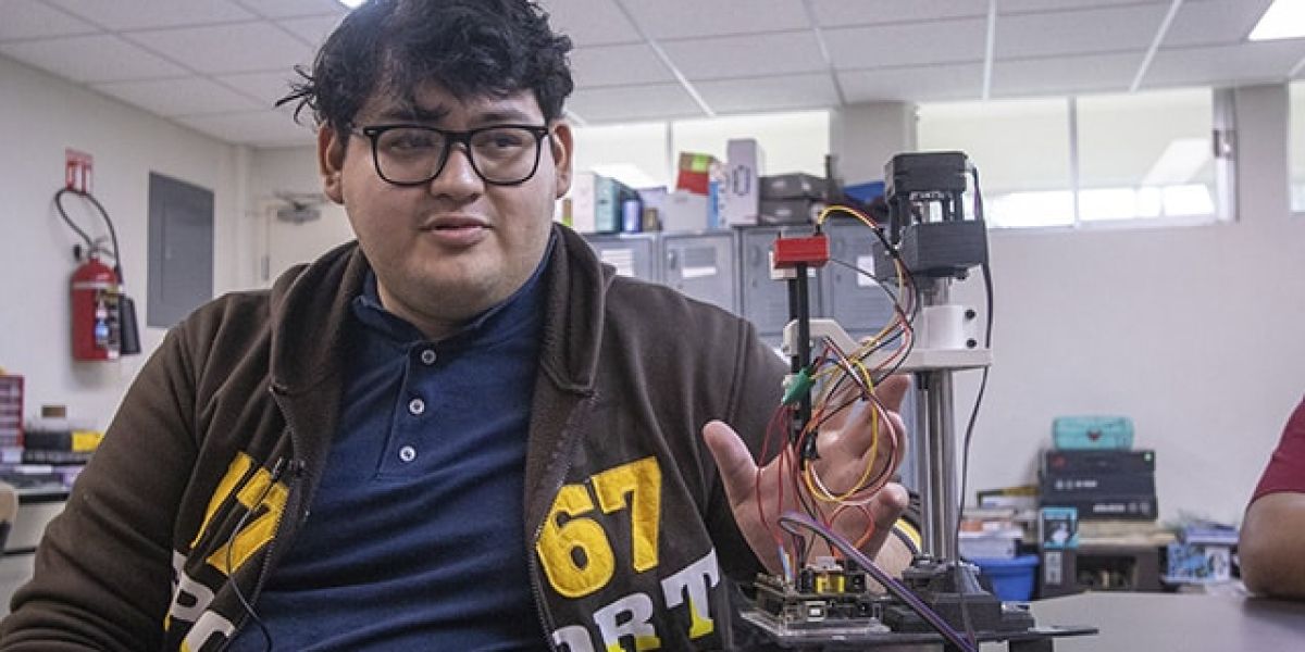 Alumno de la UAT diseña un sensor innovador para medir alteraciones en líquidos