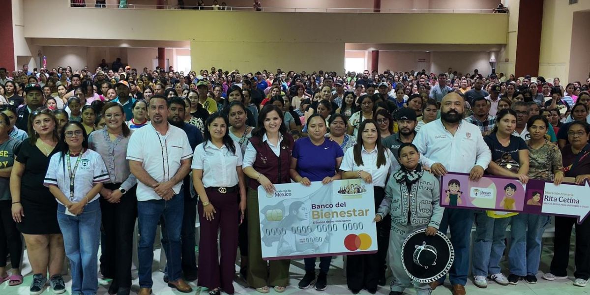 Inicia entrega masiva de tarjetas de beca “Rita Cetina”