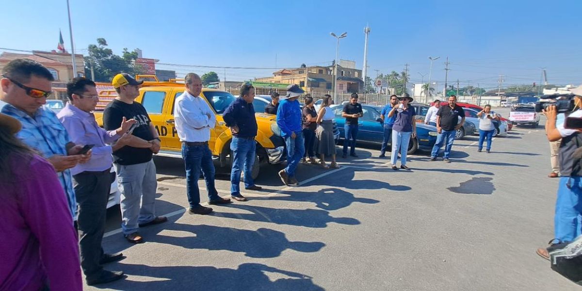 Denuncian transportistas hostigamiento de tránsitos de Nuevo León y les exigen “moches”.