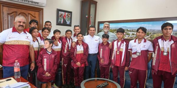 Recibe alcalde de Victoria a medallistas de plata y bronce