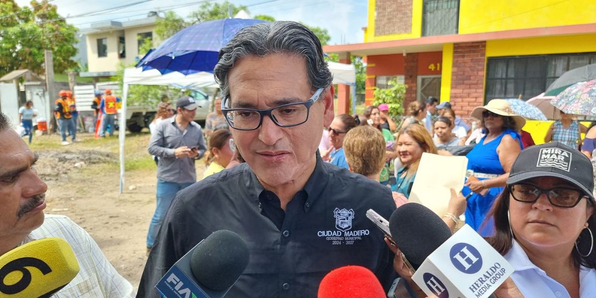Erasmo inicia 10 obras más de pavimentación y deportivas, inversión de 41 mdp
