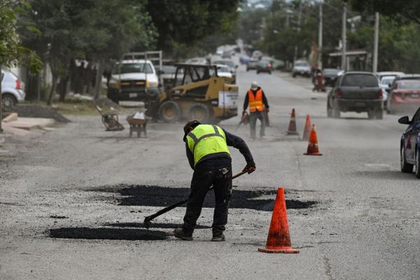 Intensa jornada del Plan Emergente de Bacheo en la calle Matamoros