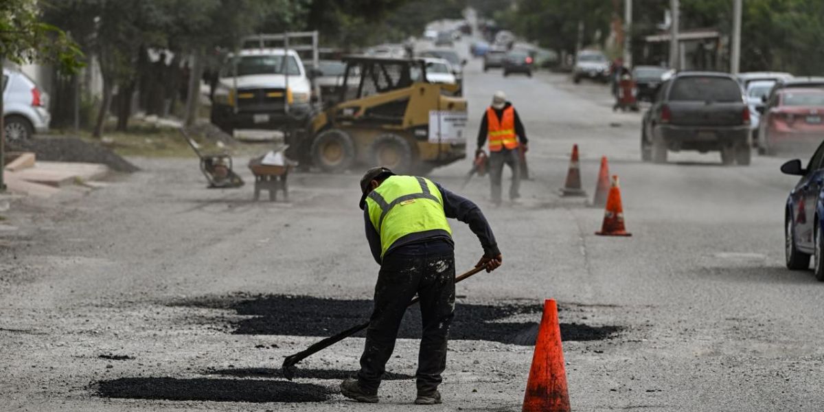 Intensa jornada del Plan Emergente de Bacheo en la calle Matamoros