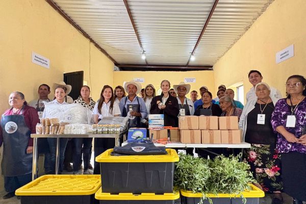 La UAT consolida proyecto de aprovechamiento del laurel para el emprendimiento rural