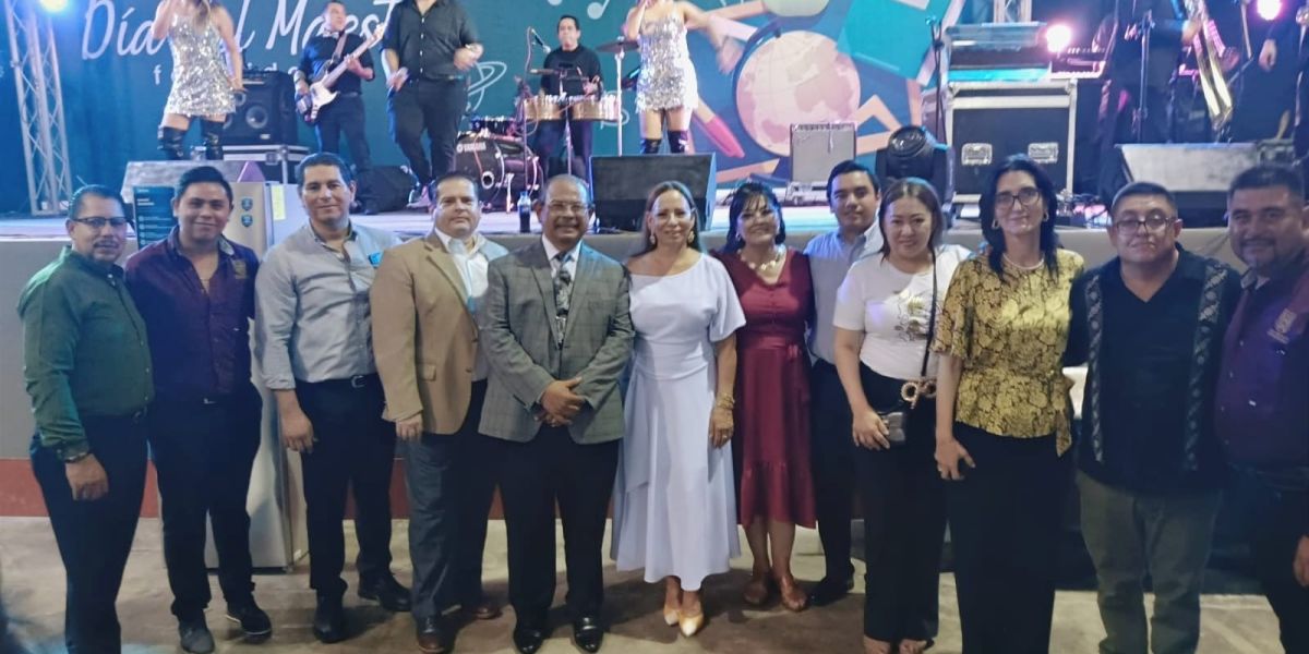 Festeja Gobierno de Matamoros a más  de 3,500 trabajadores de la educación