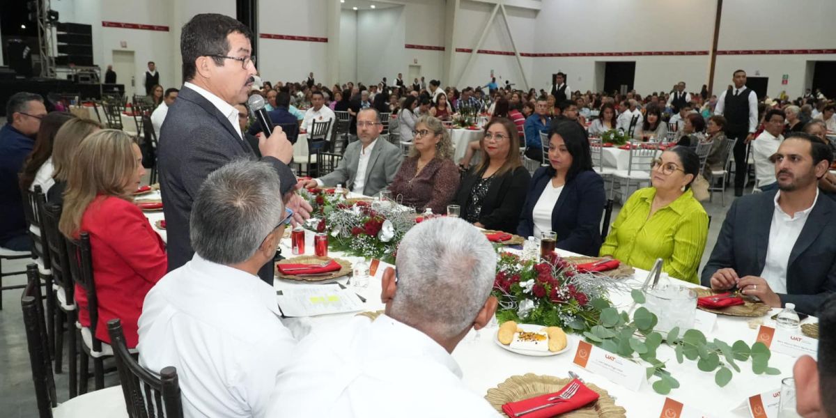 Preside el rector festejos navideños del SUTUAT