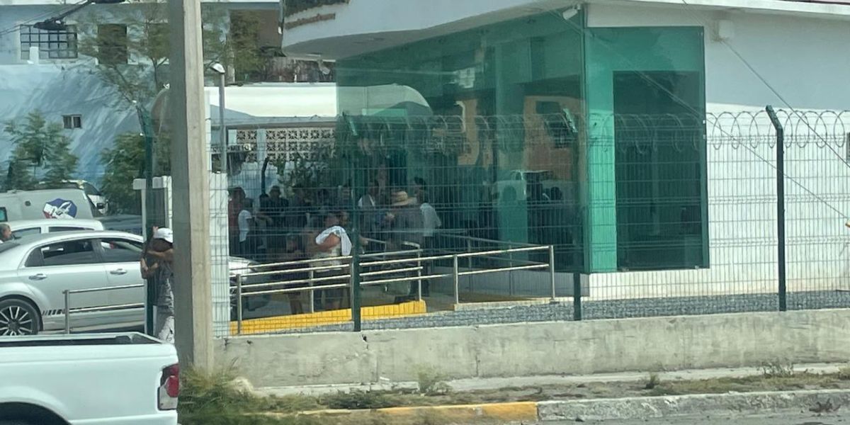 Inicia el pago de apoyos para adultos mayores con grandes filas