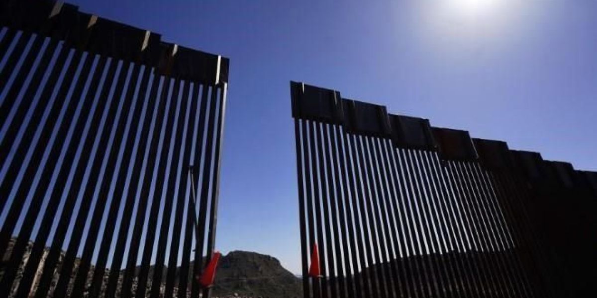 Piden a Texas declarar ‘invasión’ en frontera con México
